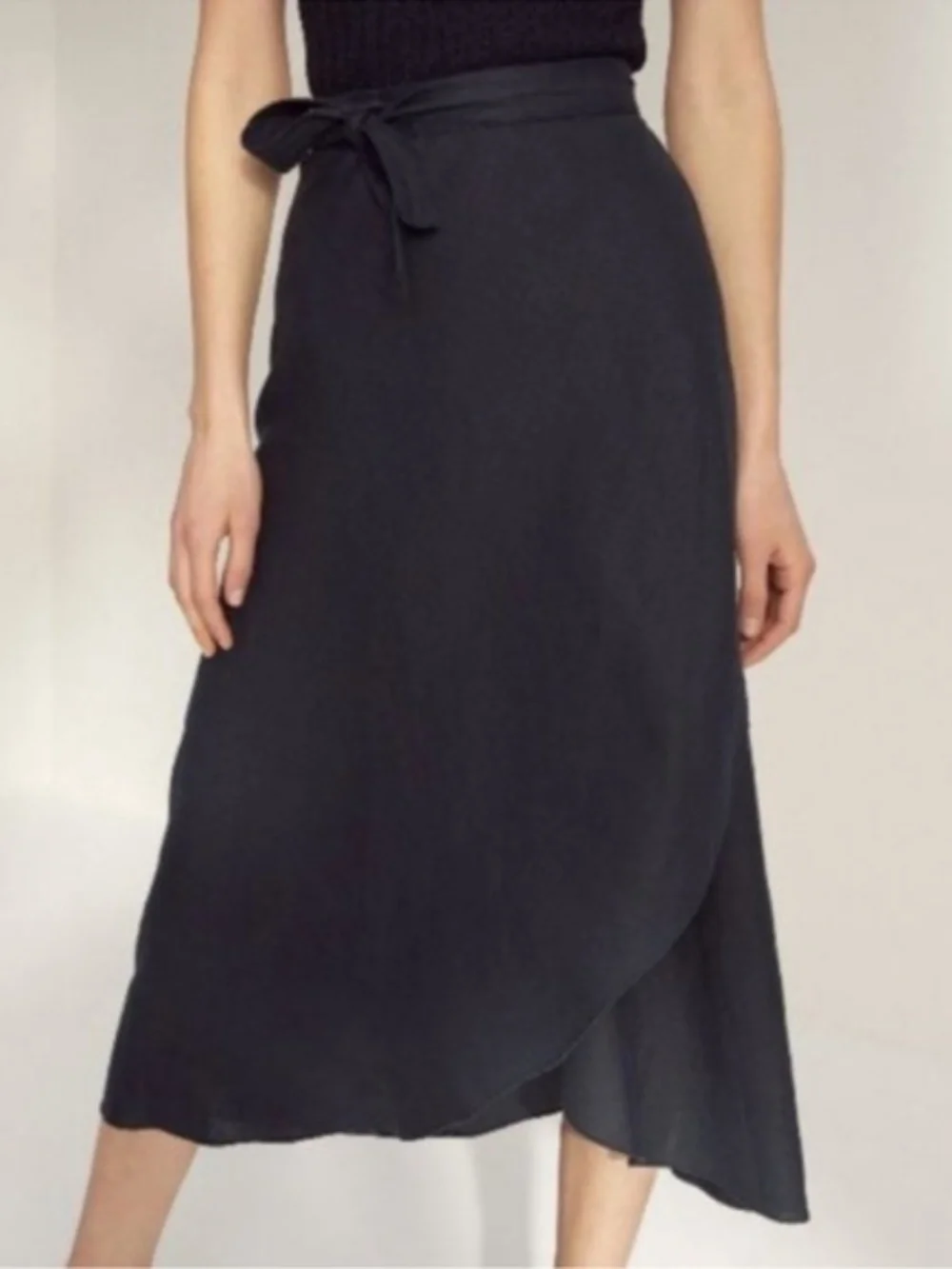 Aritzia Wilfred Skirt 100% Linen Black Wrap Midi Size Small Boho Chic EuroSummer - Picture 1 of 11